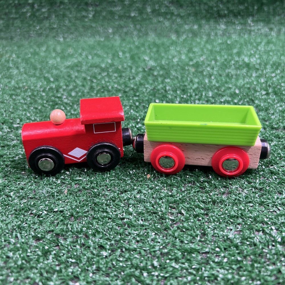 Wooden Train 2 Piece Set Engine & Transport‎ Car Red Green Magnetic Attachment